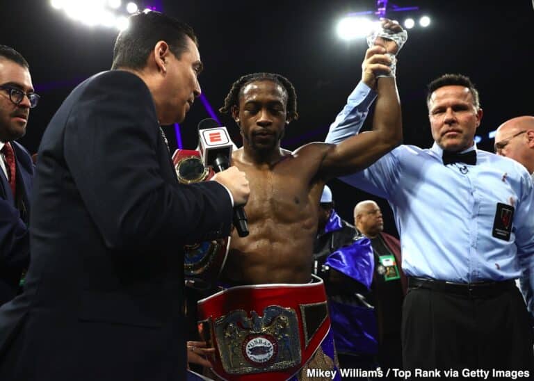 A hefty Lemos proves no problem for Keyshawn Davis - Boxing Image