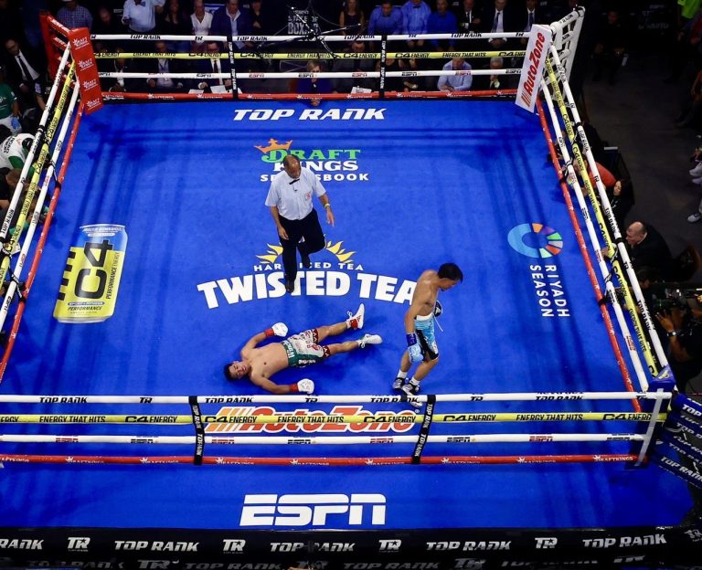 Angelo Leo Comes Home, Stops Lopez In Fashion - Boxing Image